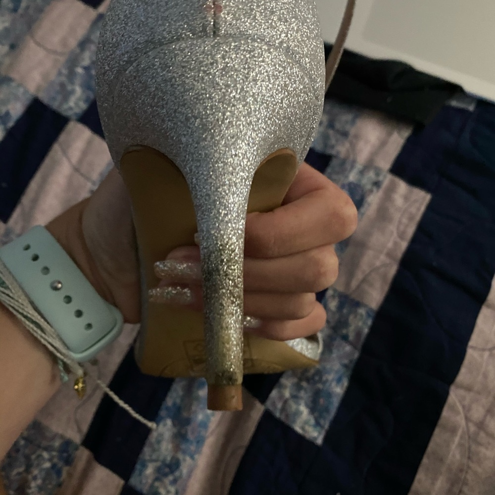 Silver heels - Picture 3 of 6